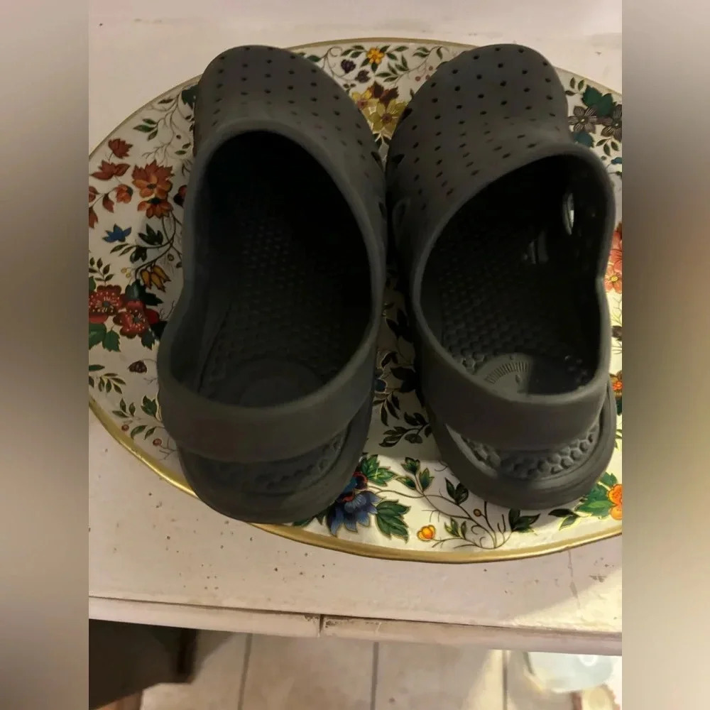 TOTES Kid's Sol Splash & Play Machine Washable Clogs. 2-3 - Picture 6 of 7